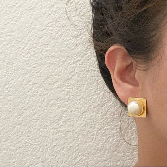 Vintage Signed LES BERNARD Designer Pearl Gold-tone Square Statement Earrings - Picture 2 of 14